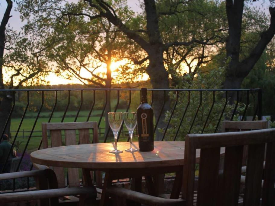 Oak House Farm Apartment Edenbridge Bagian luar foto